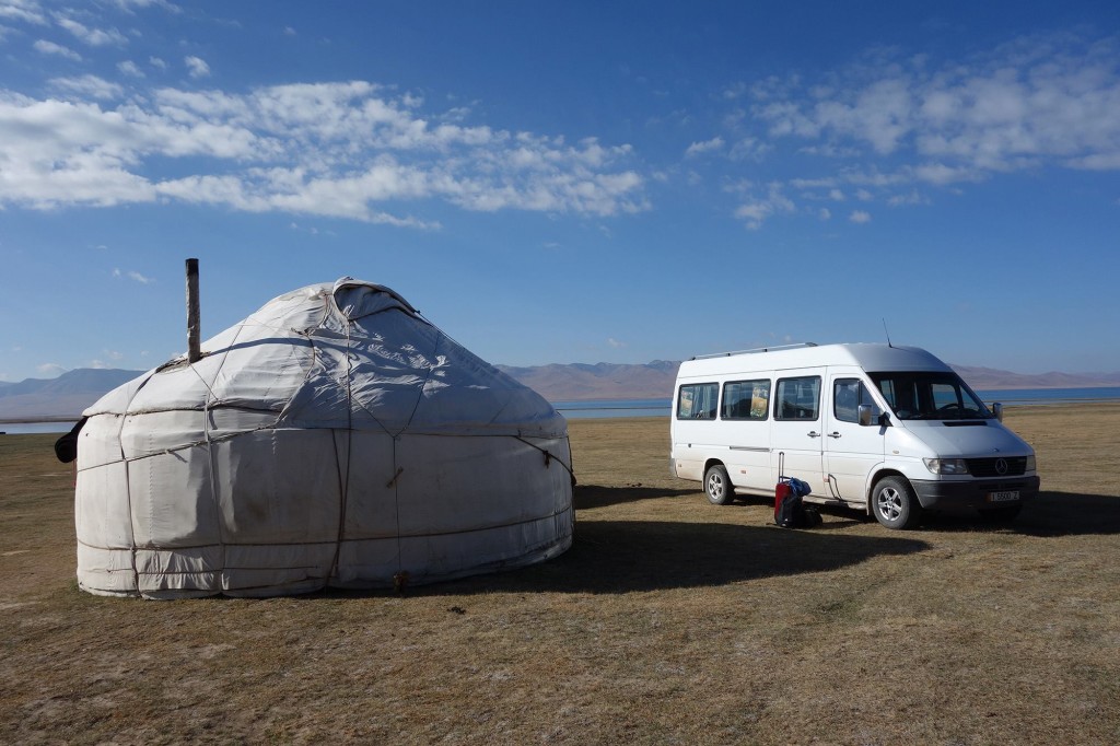 JAKARTA DISORDER-Tour: "Bir Duino Kyrgyzstan 2014", screening in the yurts of the nomads on the high plains